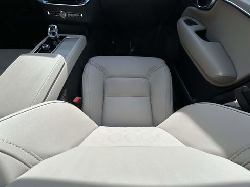 Certified 2025 Volvo XC90 B6 Plus image 16