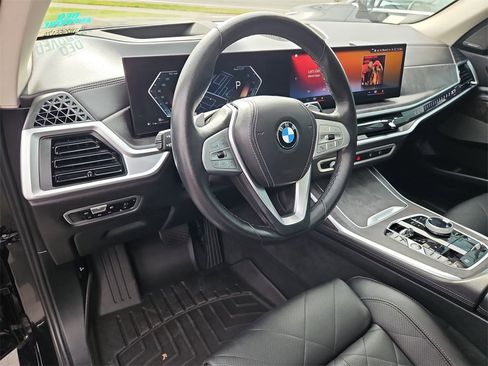 Used 2023 BMW X7 xDrive40i w/ Premium Package image 13