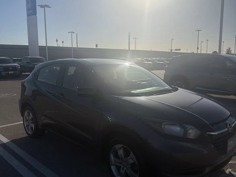 Used 2016 Honda HR-V LX image 2