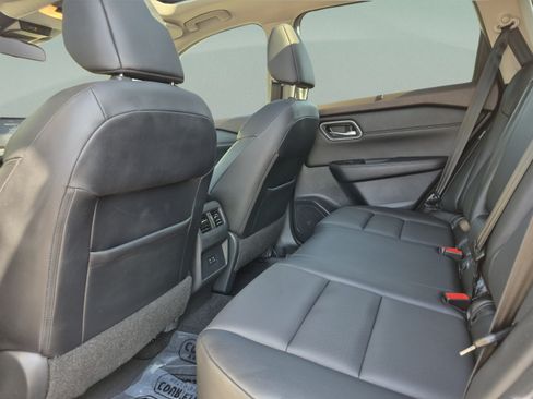 Certified 2021 Nissan Rogue SV w/ Premium Package FWD image 18