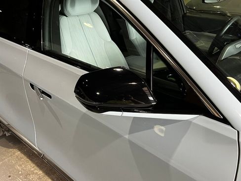 Used 2024 Cadillac Lyriq Luxury AWD/4WD image 11