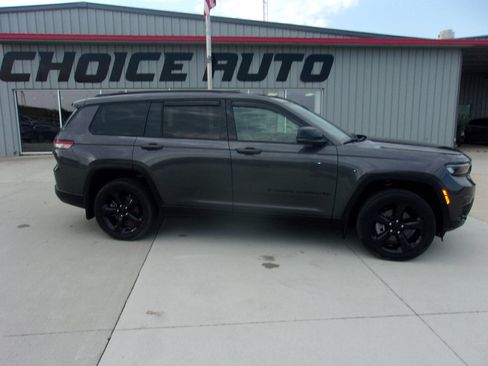 Used 2024 Jeep Grand Cherokee L Altitude AWD/4WD image 2