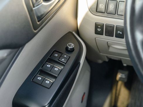 Used 2017 Toyota Highlander Limited image 24