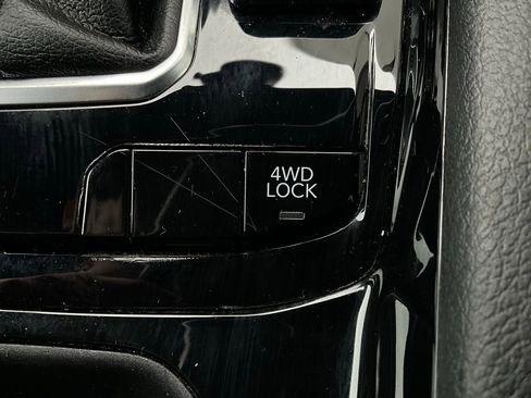 Used 2025 Jeep Compass Limited image 23