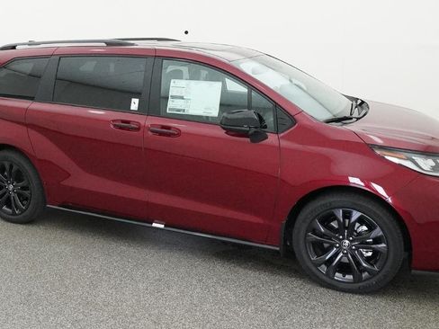 New 2026 Toyota Sienna XSE FWD image 10