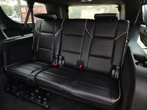 Used 2022 Cadillac Escalade ESV Premium Luxury AWD/4WD image 17