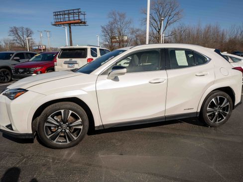 Used 2022 Lexus UX 250h w/ Premium Package image 3