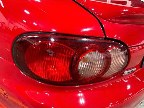 Used 2002 MAZDA MX-5 Miata image 27
