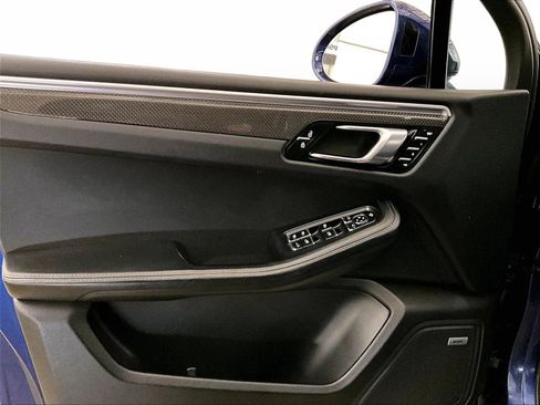 Used 2023 Porsche Macan Turbo image 22