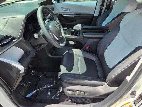 Used 2025 Toyota Sienna XSE w/ XSE Plus Package FWD image 13