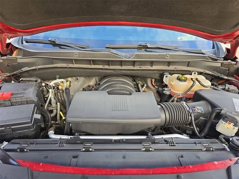 Used 2021 Chevrolet Tahoe Z71 w/ Rear Media and Nav Package image 31