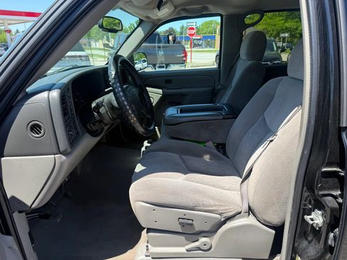 Used 2005 Chevrolet Avalanche Z71 w/ Preferred Equipment Group AWD/4WD image 19