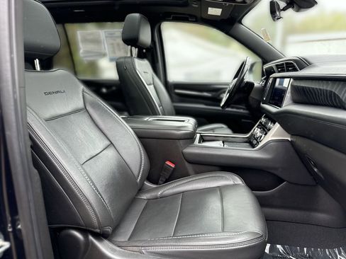Used 2021 GMC Yukon Denali w/ Denali Premium Package AWD/4WD image 25