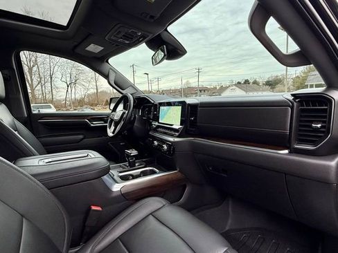 Used 2022 GMC Sierra 1500 SLT w/ SLT Premium Plus Package image 17