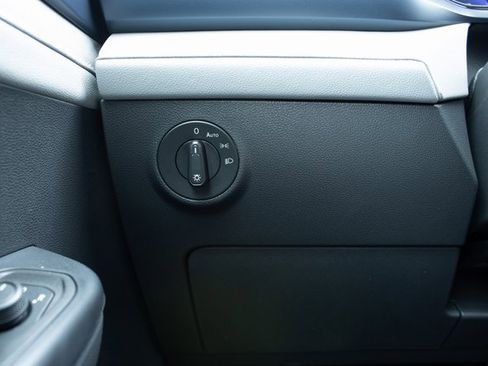 Used 2024 Volkswagen Taos SE image 44