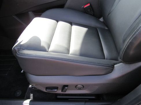 Certified 2025 Nissan Rogue SL w/ SL Premium Package FWD image 22