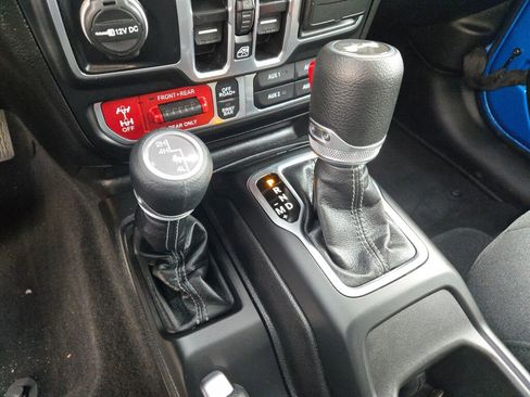 Used 2025 Jeep Wrangler Unlimited Rubicon AWD/4WD image 22