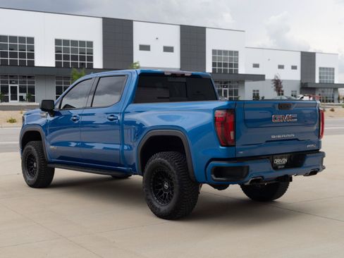 Used 2024 GMC Sierra 1500 AT4 w/ Technology Package AWD/4WD image 5