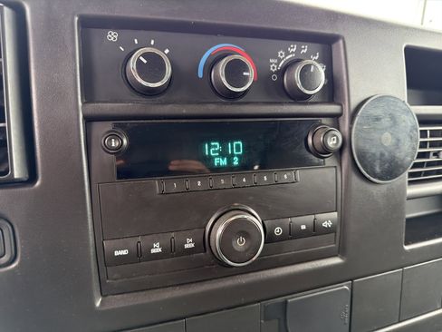 Used 2010 Chevrolet Express 2500 image 15