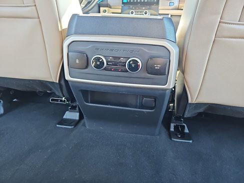 Used 2024 Ford Expedition Limited image 14