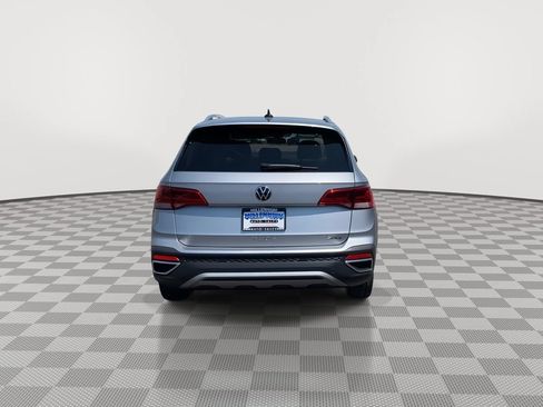 Used 2022 Volkswagen Taos SE AWD/4WD image 6