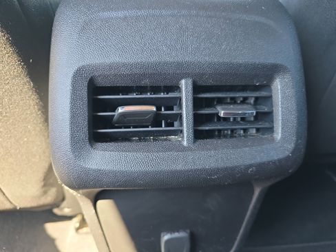 Used 2018 Chevrolet Equinox LT AWD/4WD image 13