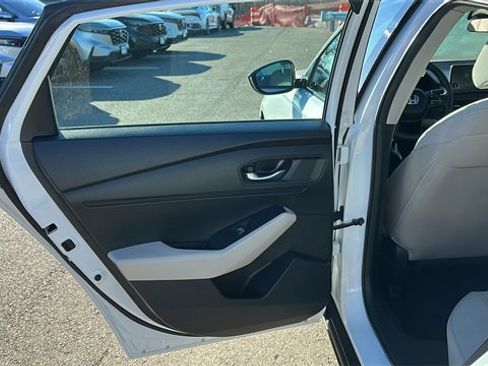 Used 2024 Honda Accord EX image 22