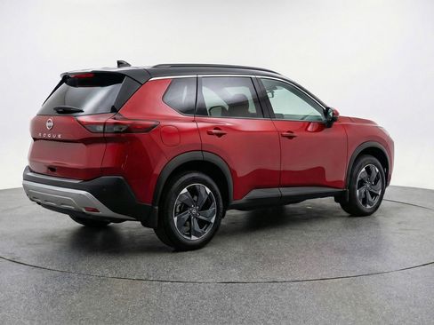 Used 2025 Nissan Rogue SV AWD/4WD image 9