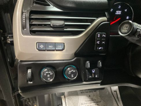 Used 2017 GMC Yukon XL Denali w/ Open Road Package AWD/4WD image 25
