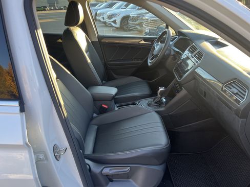 Certified 2023 Volkswagen Tiguan SE w/ Panoramic Sunroof Package image 29