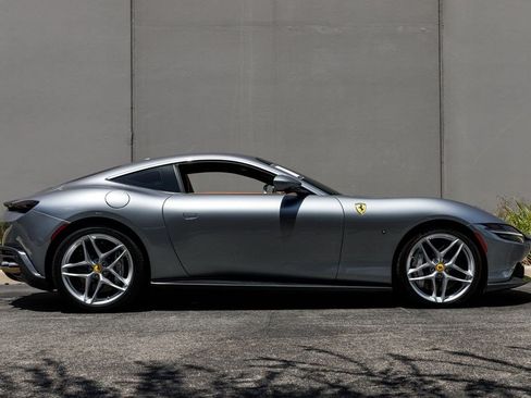 Used 2022 Ferrari Roma RWD image 6