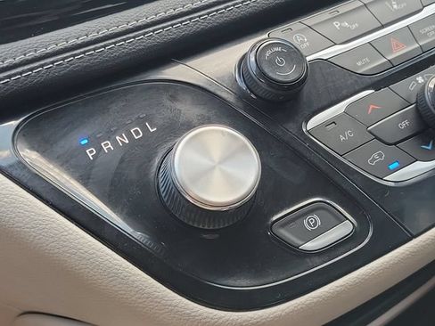 Used 2023 Chrysler Pacifica Limited FWD image 18