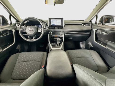 Used 2025 Toyota RAV4 XLE FWD image 25