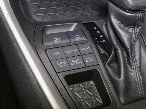 Used 2023 Toyota RAV4 LE image 27