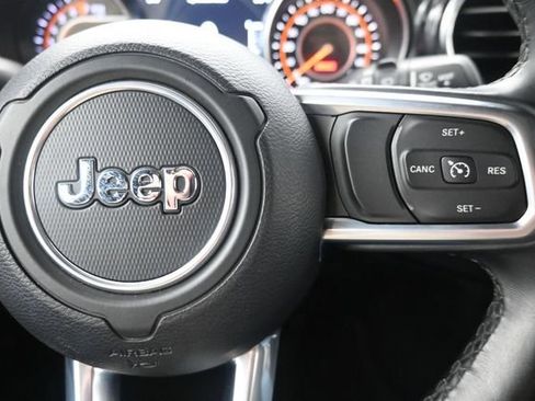Used 2020 Jeep Wrangler Unlimited Sahara AWD/4WD image 19