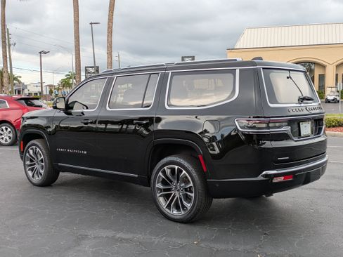 Used 2022 Jeep Grand Wagoneer Series III AWD/4WD image 4