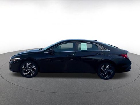 Used 2025 Hyundai Elantra SEL FWD image 8