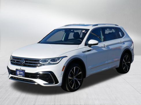 Certified 2022 Volkswagen Tiguan SEL R-Line image 3
