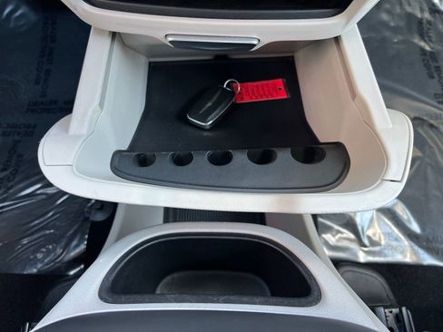 Used 2023 Chrysler Pacifica Touring-L FWD image 40