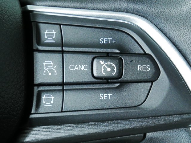 Used 2023 Jeep Grand Cherokee L Laredo AWD/4WD image 26