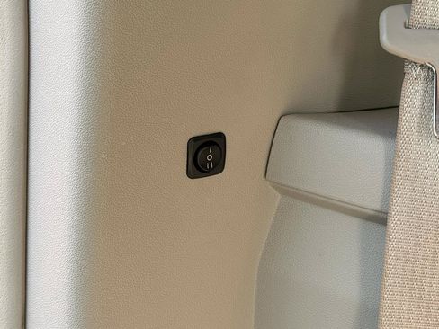 Used 2012 Chrysler Town & Country Touring-L FWD image 12