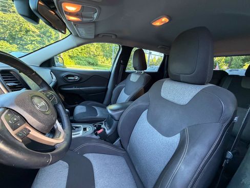 Used 2014 Jeep Cherokee Latitude w/ Comfort/Convenience Group FWD image 18