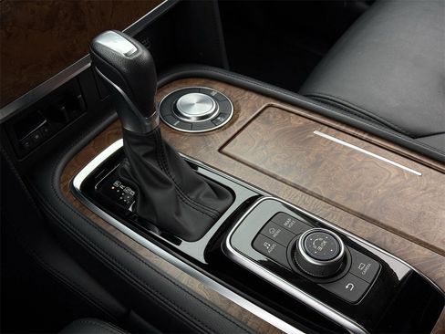 Used 2024 Nissan Armada SL image 20