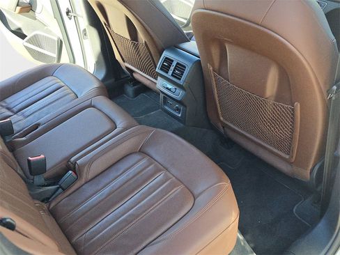 Used 2020 Audi Q5 e Prestige w/ Prestige Package image 13