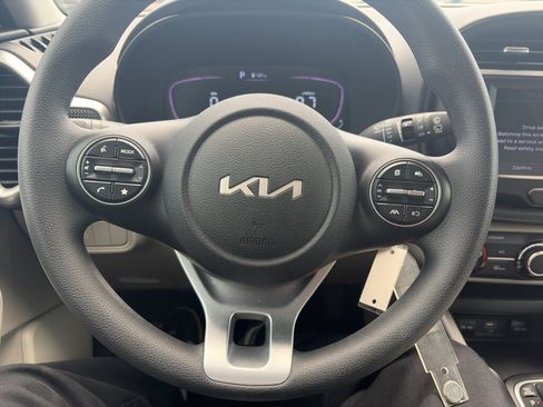 Used 2023 Kia Soul LX FWD image 8
