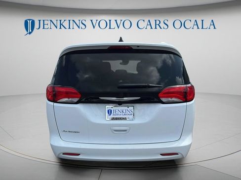 Used 2024 Chrysler Voyager LX FWD image 4