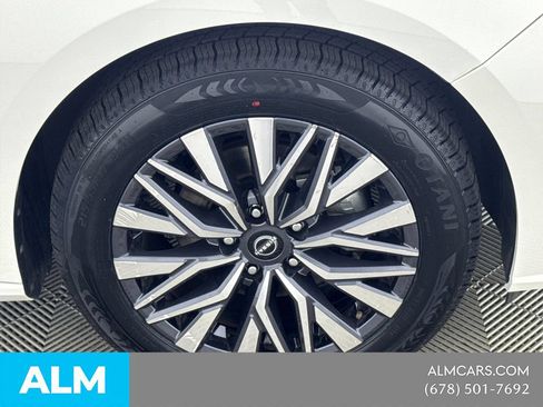 Used 2025 Nissan Altima 2.5 SV FWD image 15