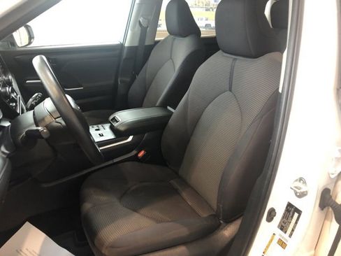 Used 2023 Toyota Highlander L image 8