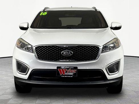 Used 2016 Kia Sorento FWD image 2
