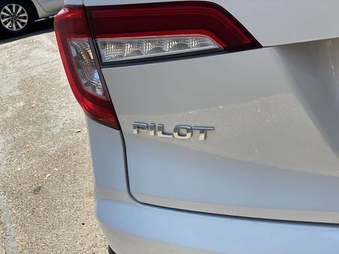 Used 2021 Honda Pilot Touring image 10